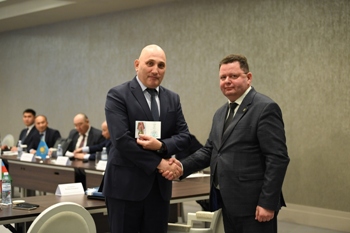 Вручение награды Государственного пограничного комитета Республики Беларусь представителю Государственной пограничной службы Азербайджанской Республики