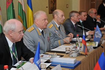 В президиуме юбилейного заседания Совета командующих Пограничными войсками, посвященного 20-летию СКПВ. Москва, 25 мая 2012 года