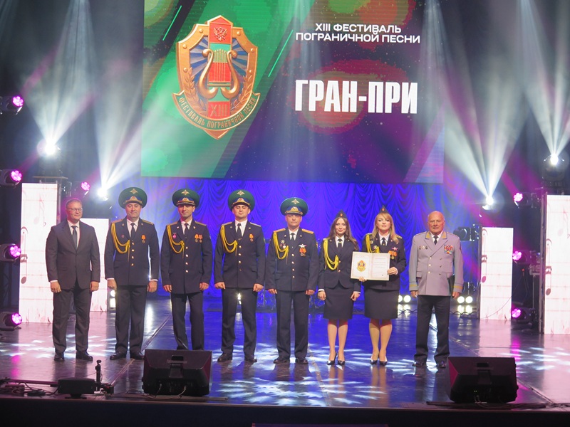 Обладатель Гран-при XIII Фестиваля пограничной песни – вокальная группа ансамбля песни и пляски Пограничного управления ФСБ России по Республике Дагестан.
