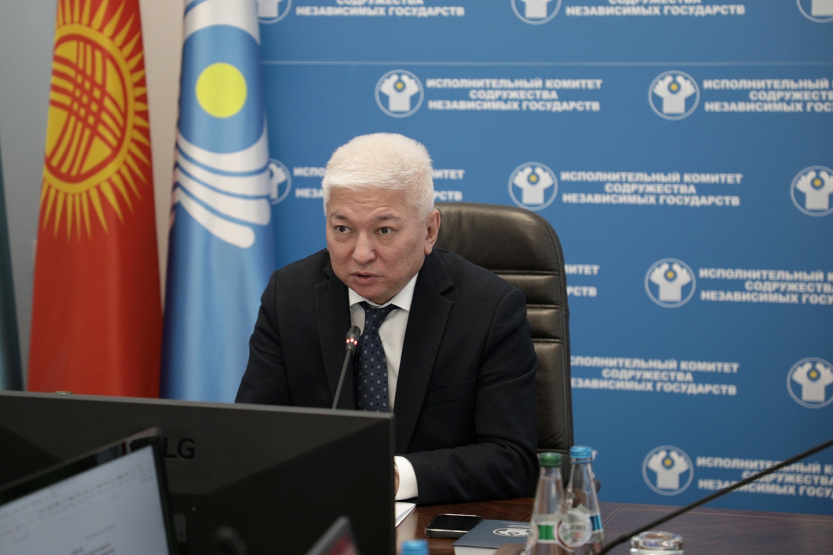 Открытие заседания заместителем директора департамента по сотрудничеству в сфере безопасности – начальником отдела по сотрудничеству в сфере обороны Исполнительного комитета СНГ Джаксыбековым А.А.