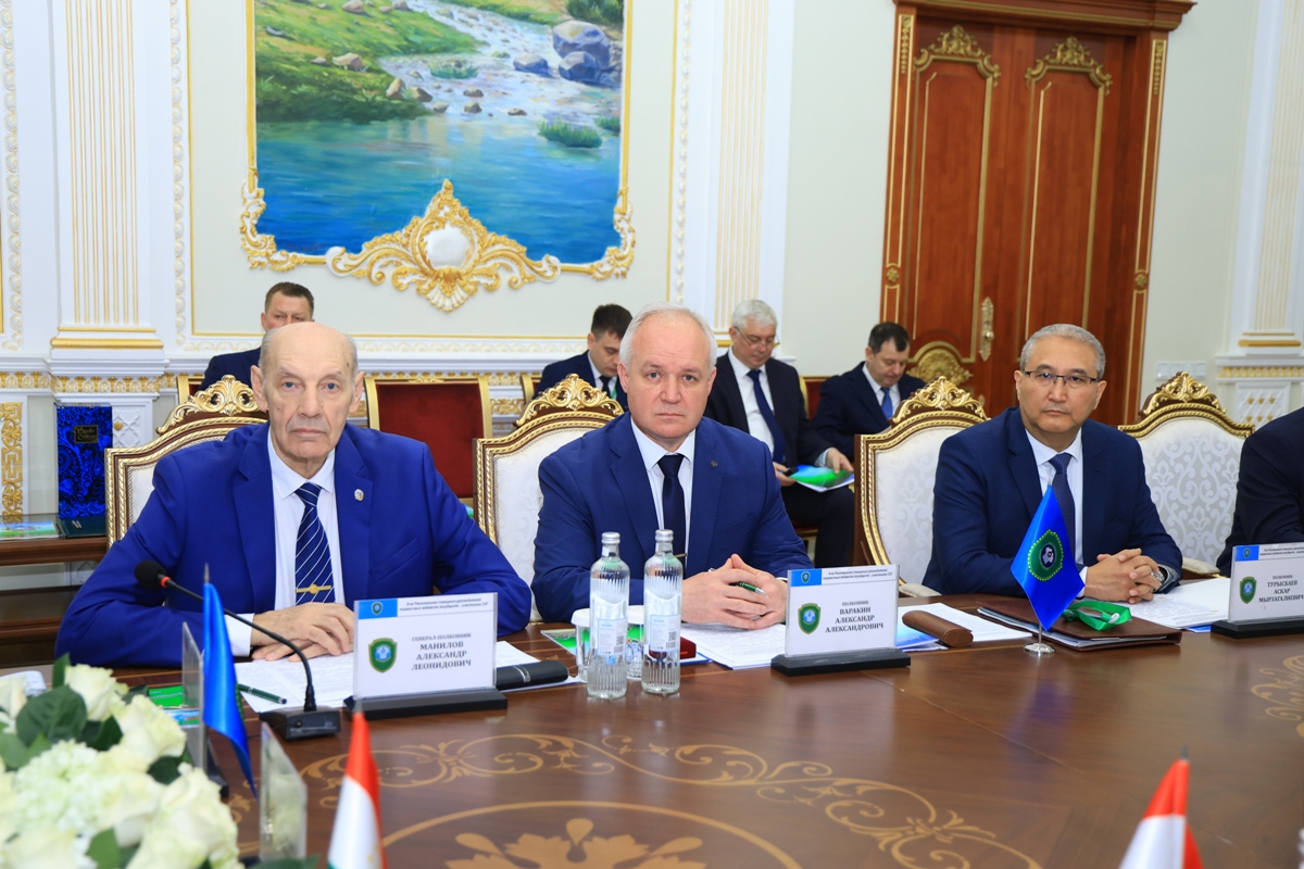 Делегация Координационной службы СКПВ в составе: Председатель Координационной службы СКПВ генерал-полковник А.Л. Манилов, полковник А.А. Варакин, полковник А.М. Турысбаев