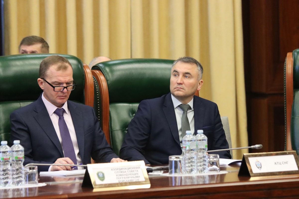 Представители делегаций Антитеррористического центра государств – участников СНГ и Координационной службы СКПВ (справа на лево: полковник Зубков С.Е., полковник Бабченко В.В.)