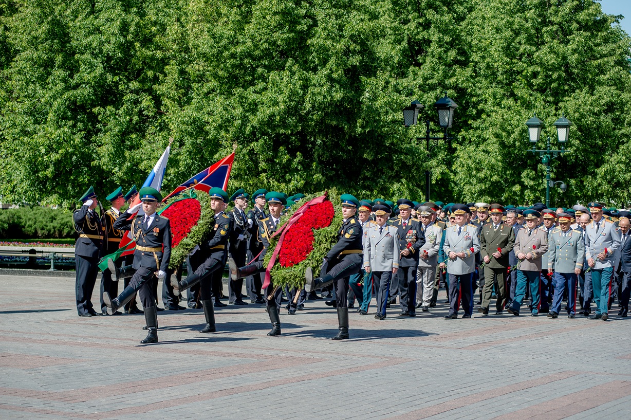 Возложение цветов к Могиле Неизвестного Солдата в Москве. 28 мая 2025 года