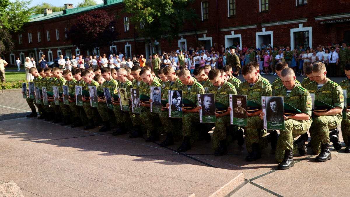 Участники патриотической акции «Боевой расчёт»