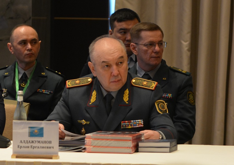 Заместитель Председателя Комитета национальной безопасности Республики Казахстан – Директор Пограничной службы 
генерал-майор Алдажуманов Е.Е.
